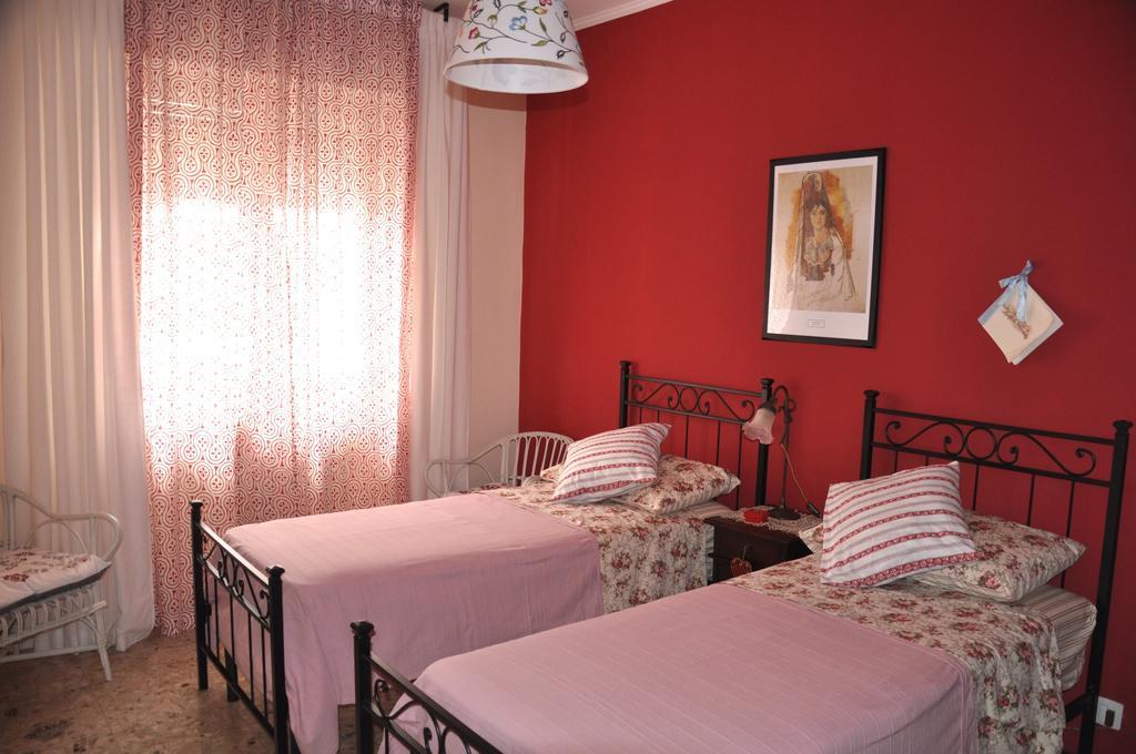 Apartment Montebello بارما الغرفة الصورة